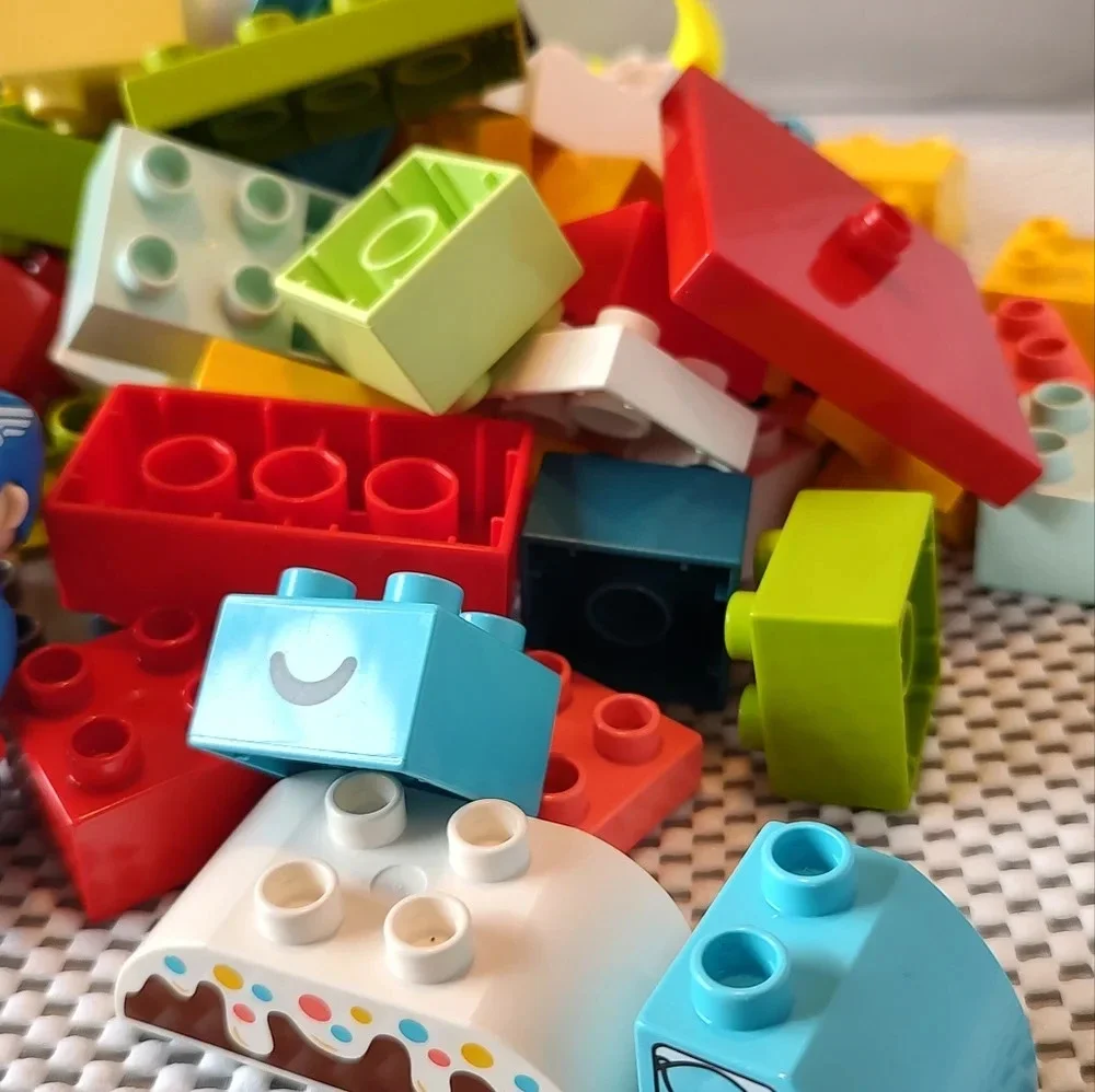 Lego Duplo Lot Used One Captain America Figure Approximately 1.6lbs